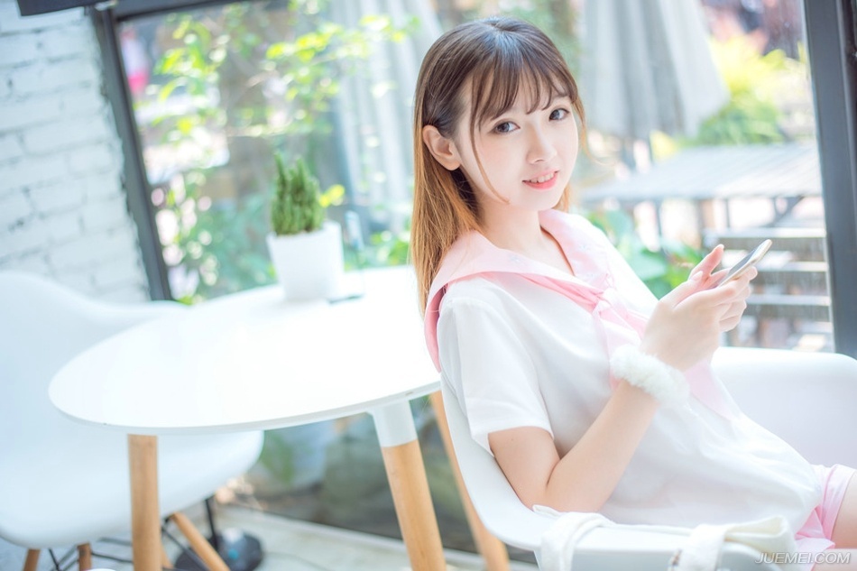 张任在府中来回踱步，咬了咬牙道：“再去打探。”